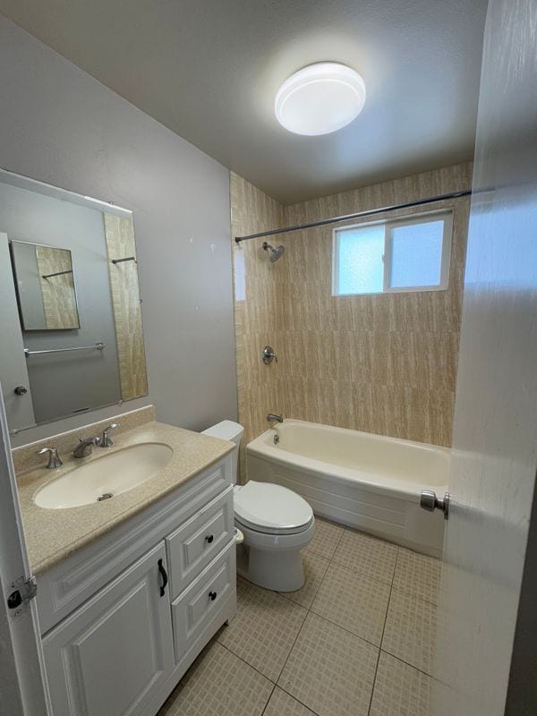Building Photo - 527 Elm St