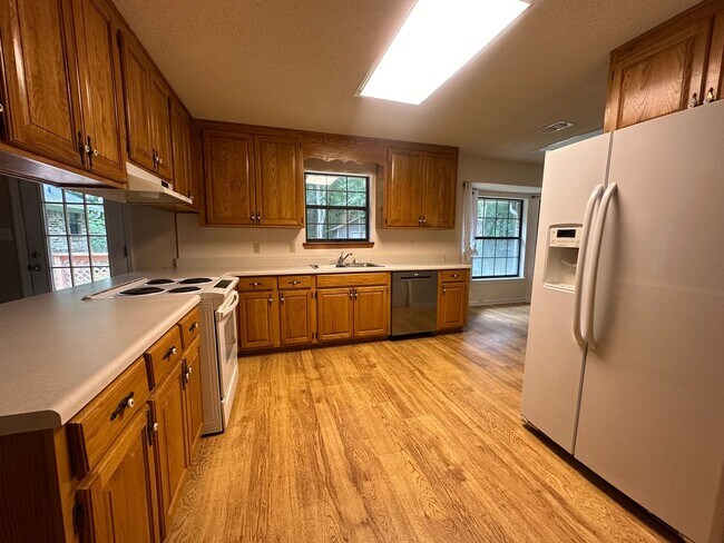 Building Photo - 2023 Wedgewood Dr
