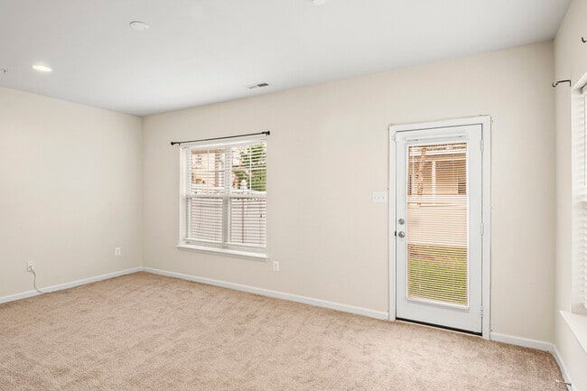 Foto del edificio - 214 Tanner Ln