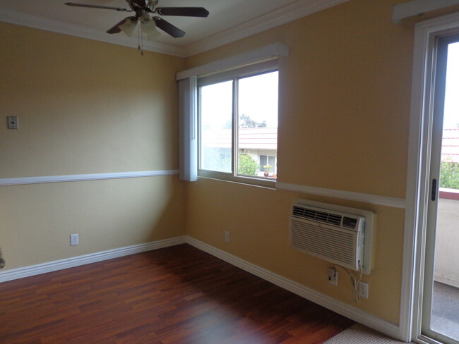 Building Photo - 1 bedroom Condo located in the highly desi...
