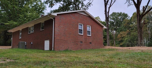 Building Photo - 6810 Marlow Rd