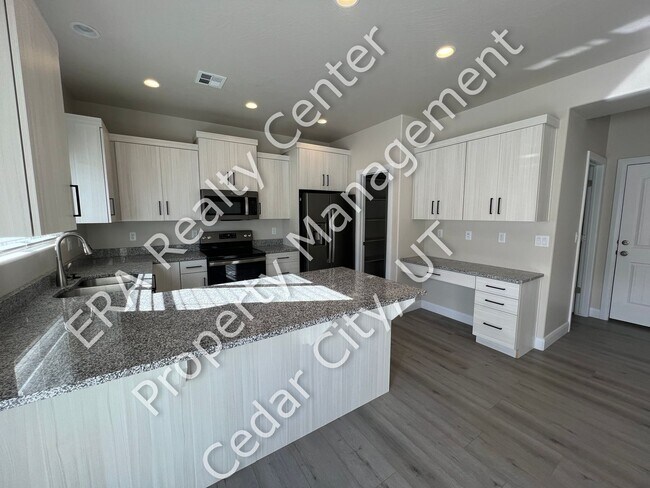 Foto del edificio - 3 Bed - 2.5 Bath, New Construction, Large Condo - 2 Car Garage