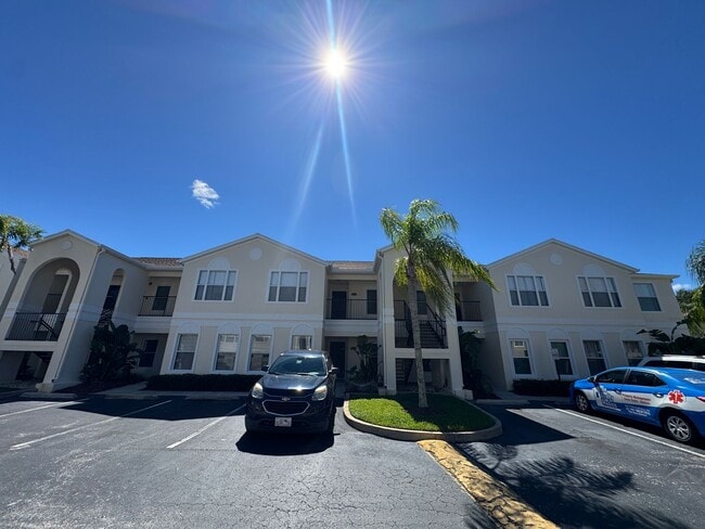 Building Photo - Beautiful 3 Bedroom, 2 Bathroom Condo in K...