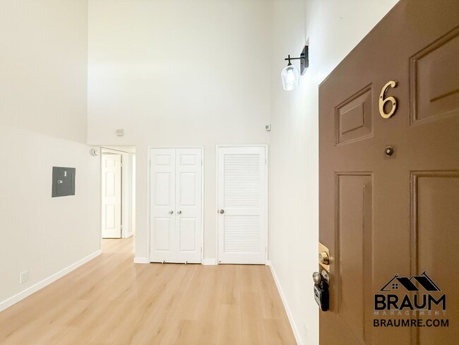 Building Photo - 4404 Stern Ave