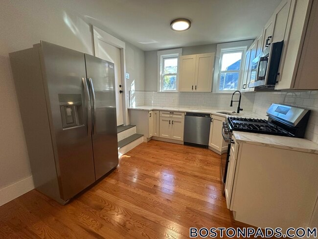 Building Photo - 118 Marginal St