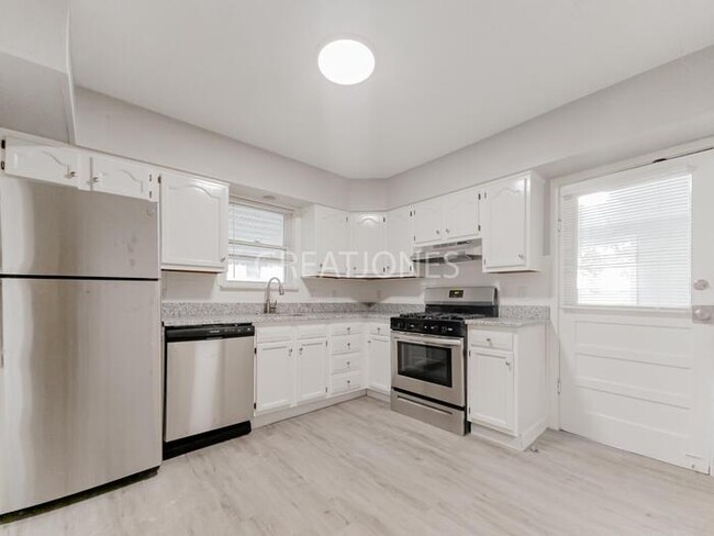Building Photo - Charming 2 Bedroom in St. Louis!