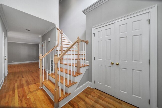 Foto del edificio - Stunning 4 Bed 4.5 Bath Home Just Minutes ...
