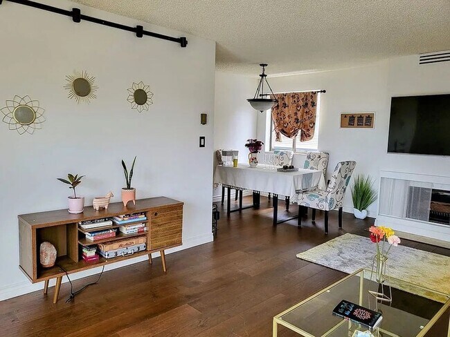 Building Photo - Plaza Royale Condominiums ~ Seattle