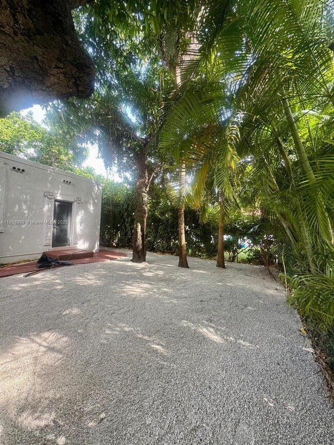 Building Photo - 322 Viscaya Ave