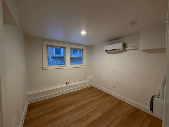 Foto del edificio - 1384 W 83rd St