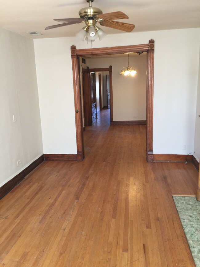Building Photo - 2337 N Bosworth Ave