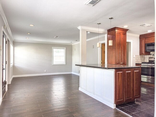 Foto del edificio - 4525 Maple St