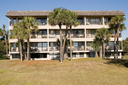 Building Photo - 37 S Forest Beach Dr