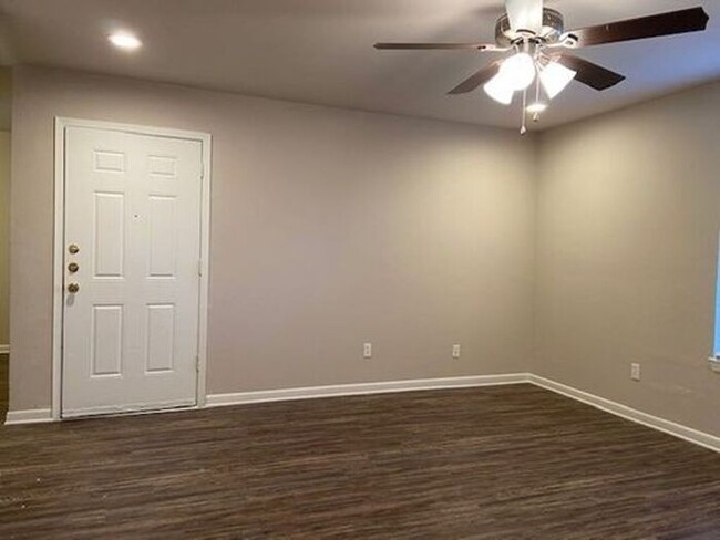 Building Photo - Two bedroom duplex for rent in Irving !