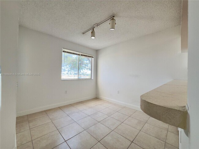 Foto del edificio - 13204 Glenmoor Dr