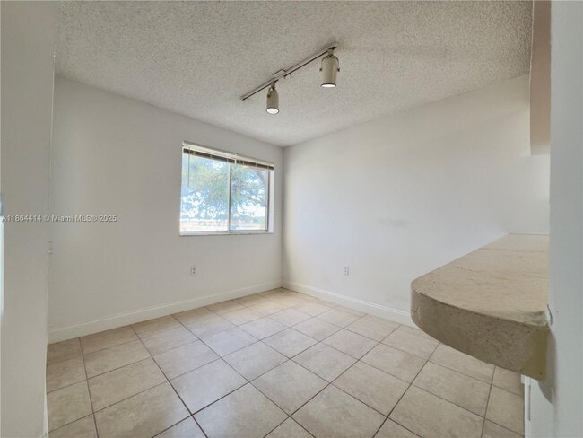 Building Photo - 13204 Glenmoor Dr