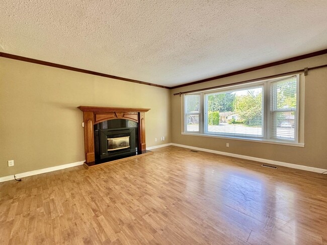 Building Photo - 32861 Capilano Pl