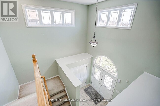 Building Photo - 629 College Ave