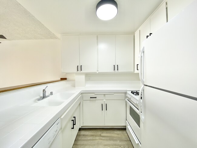 Building Photo - 15 Catamaran St