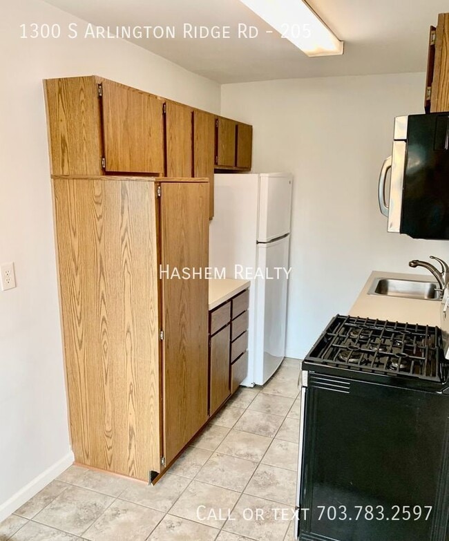 Building Photo - 1300 S Arlington Ridge Rd