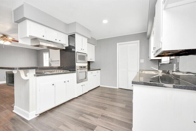 Building Photo - 2017 Wilburforce St