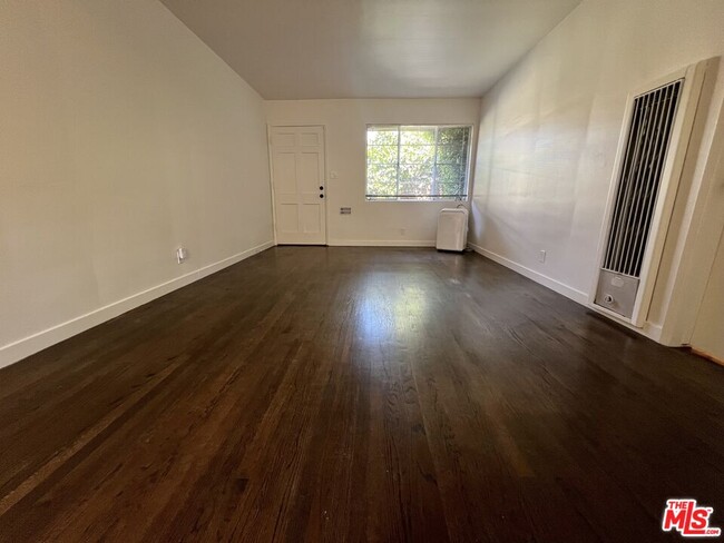 Foto del edificio - 4247 S Centinela Ave
