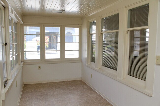 Foto del edificio - 3006 NE 66th Ave
