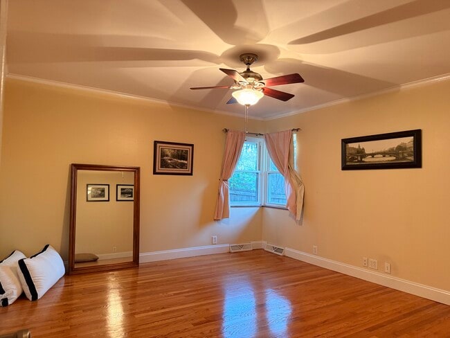 Building Photo - 5200 Skyline Dr