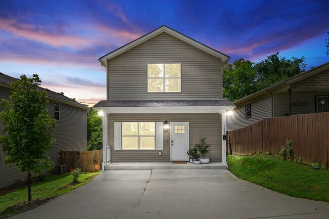 Building Photo - 1835 Glade St