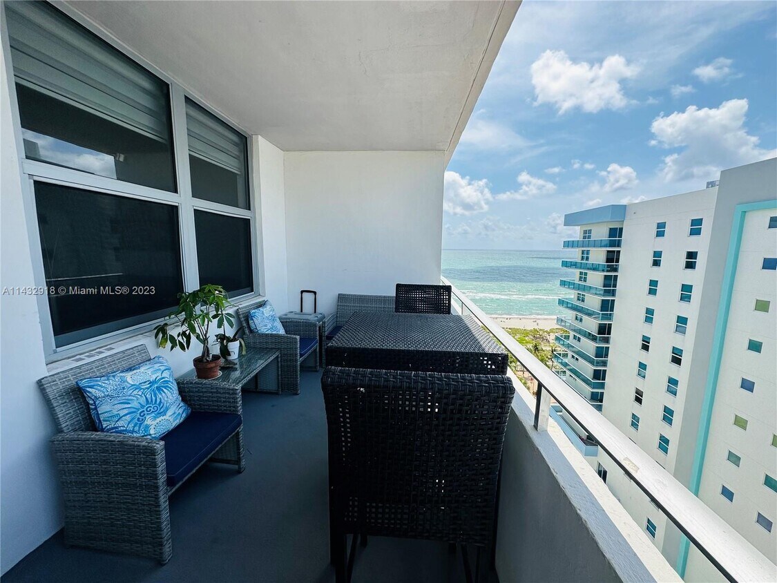 Foto principal - 9225 Collins Ave