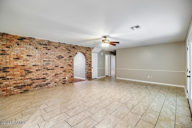 Building Photo - 100 Templeton Dr