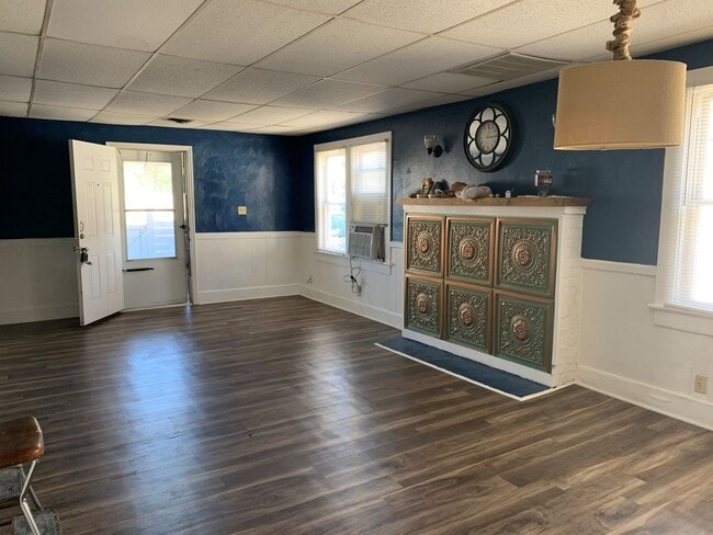 Building Photo - Two Bedroom Home