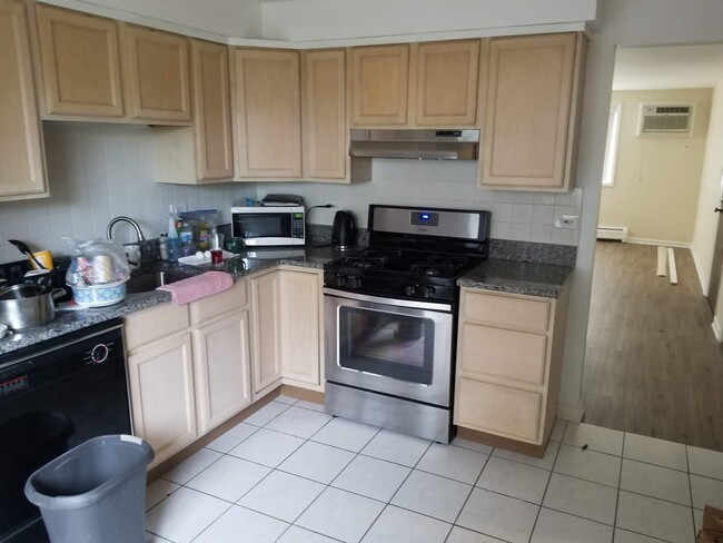 Kitchen - 501 Dempster St
