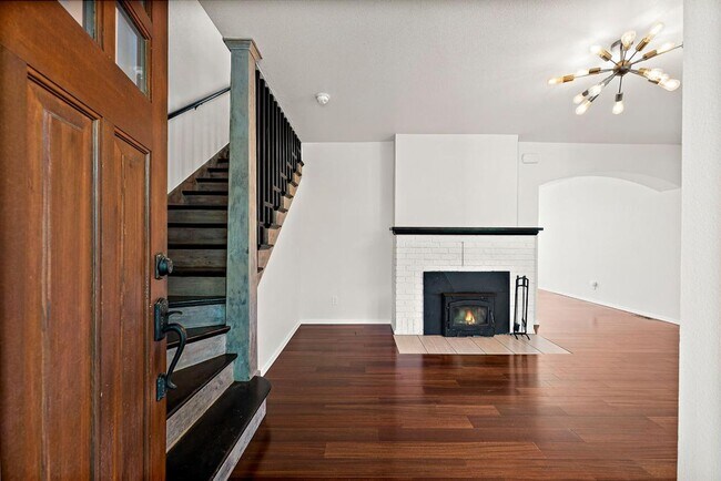 Building Photo - 1617 Division Ave