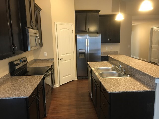 Building Photo - 208 Lakepointe Drive