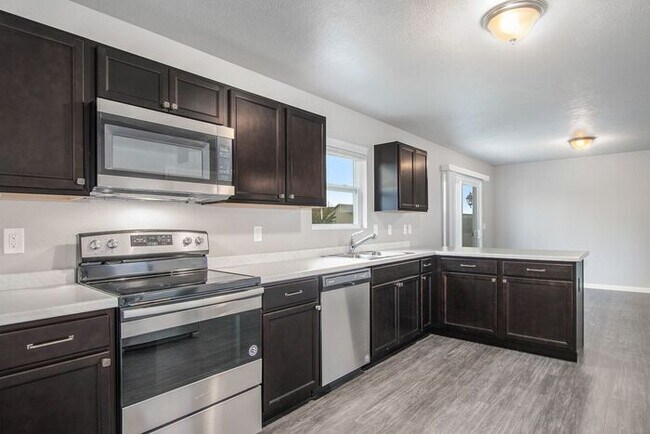 Building Photo - 505 Avalon Ct