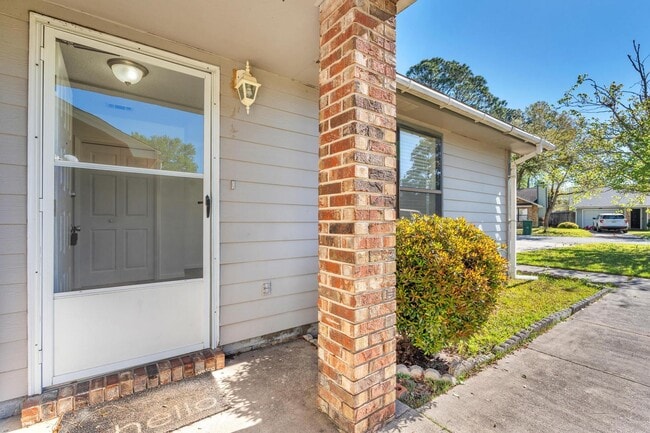 Foto del edificio - Charming 2 Bedroom Florida Cottage in Convenient Location!!