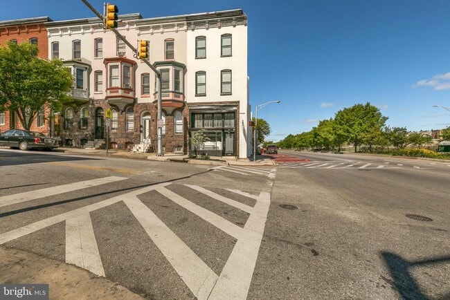 Building Photo - 1758 Park Ave