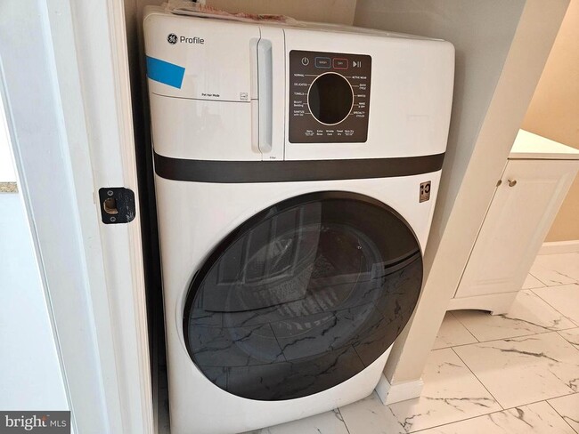 Building Photo - 14 West Ave