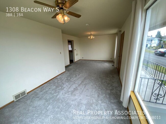 Building Photo - 1308 Beacon Wy S