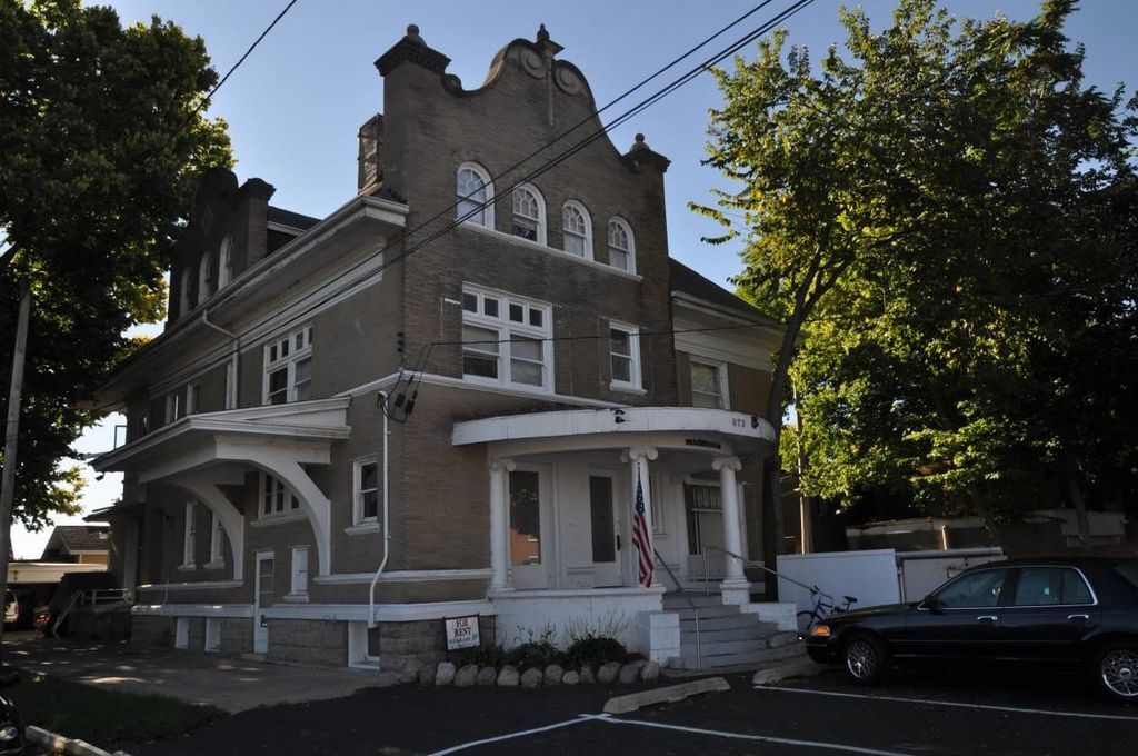 973 N Main St Unit 1, Rockford, IL 61103 Room for Rent in Rockford