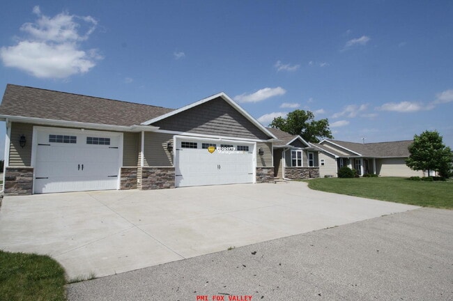 Building Photo - Neenah Subdivision West of I 41