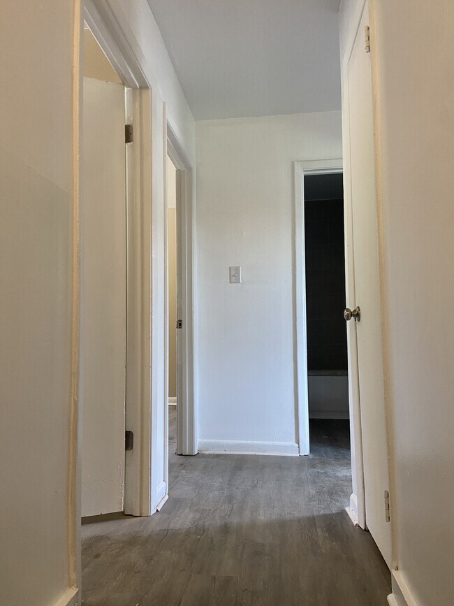Building Photo - 1313 Royal Manor