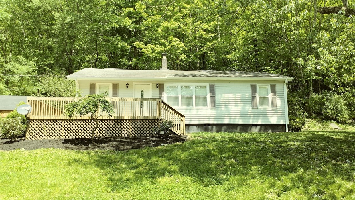 Foto principal - 6904 Weaver Rd