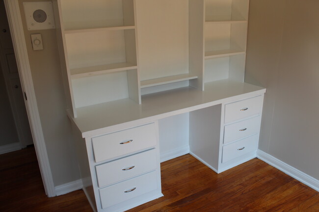 Built-In Desk - 5618 Beldart St