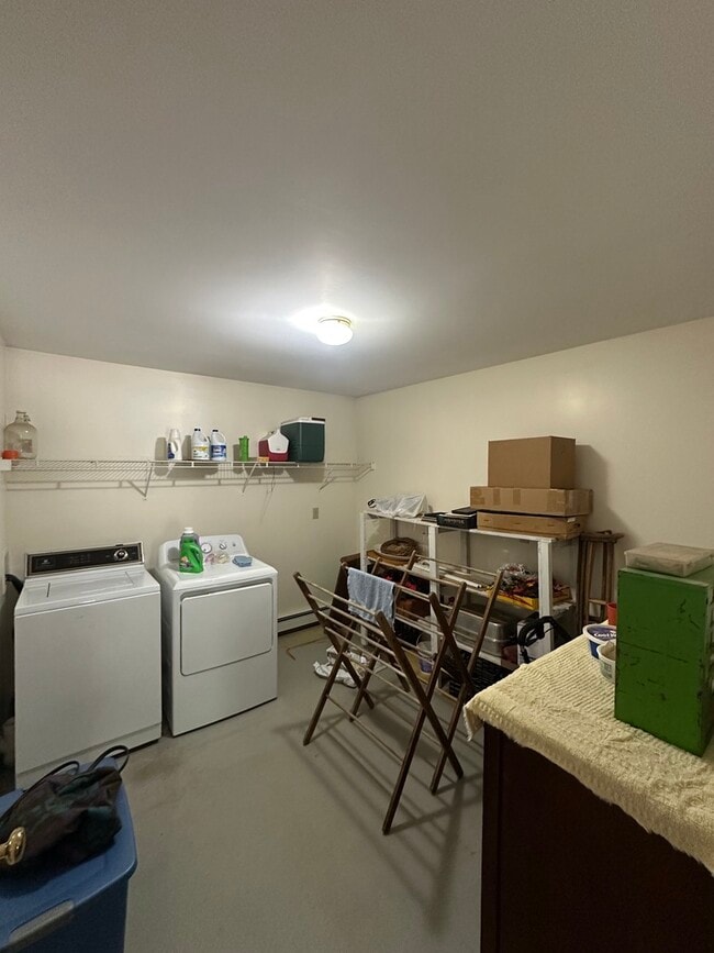 Building Photo - 49 Overlock Rd