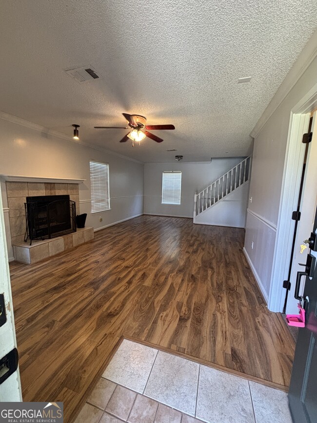Building Photo - 303 Foxwood Dr