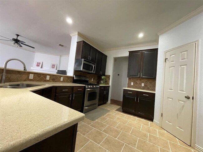 Building Photo - 6409 Ruxton Ln