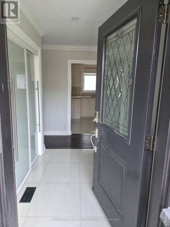 Building Photo - 2543 Rugby Rd