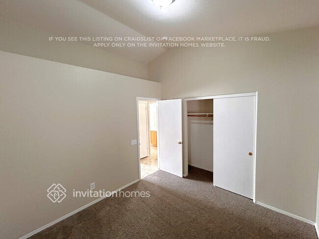 Foto del edificio - 10460 W Reade Ave